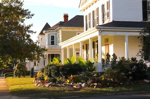 Colonial style homes in a neighborhood.