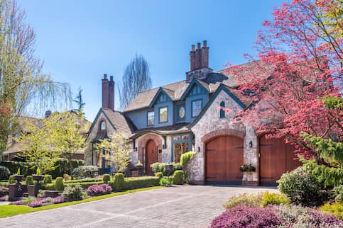 Large House With Two Car Garage 