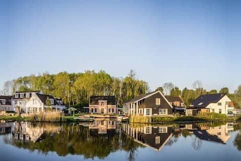 Homes On A Lake 