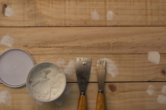 Close up shot of putty and knives.